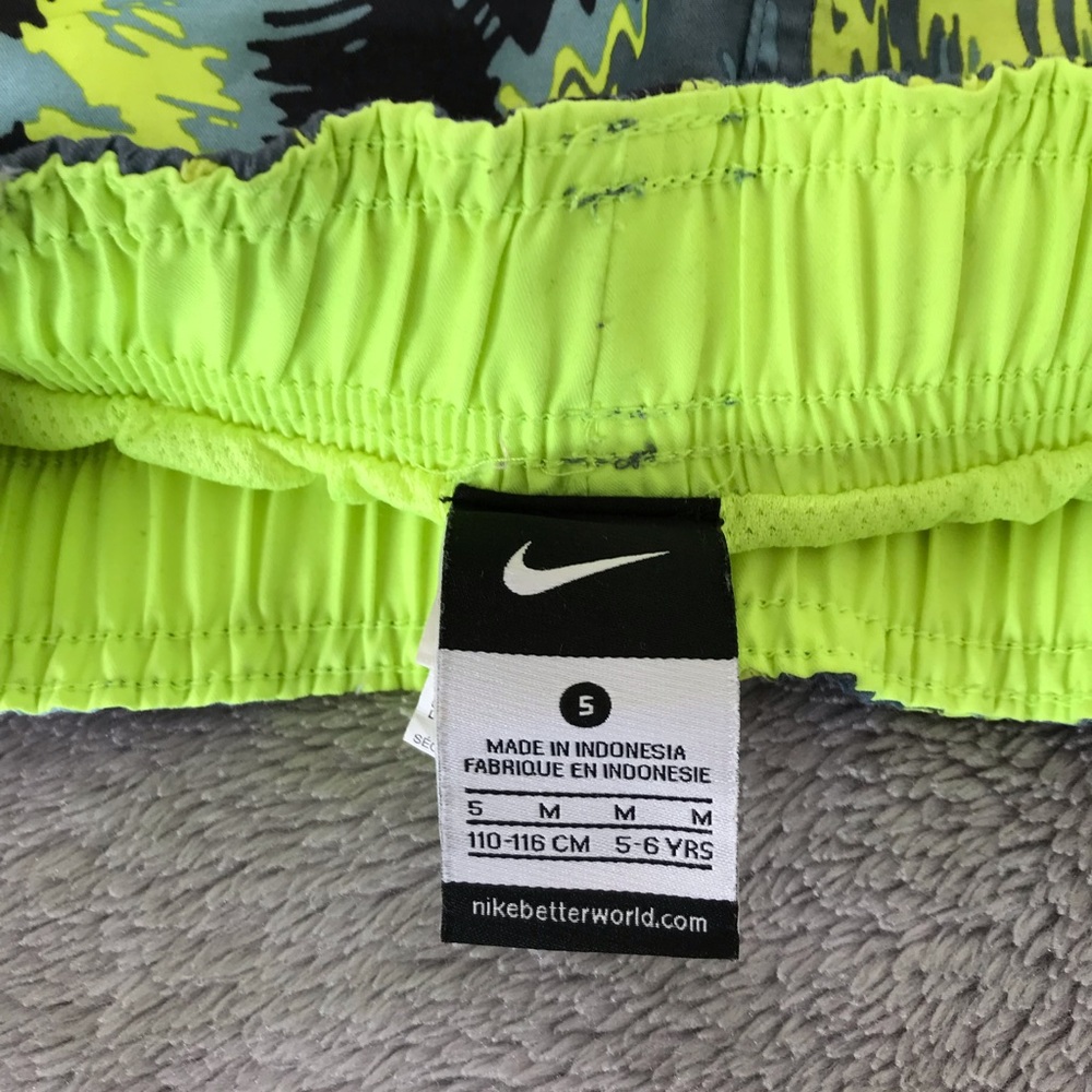 Nike Swimming Trunks for Kids Ages 5-6 - Picture 5 of 7